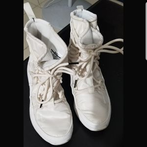 Nike Roshe run snow boots.